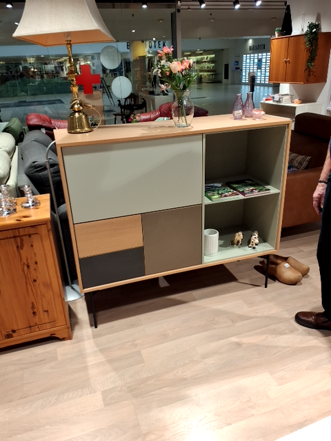 Flot skab. Aura Cabinet
